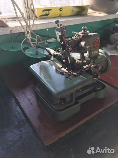 Оверлок швейной машины