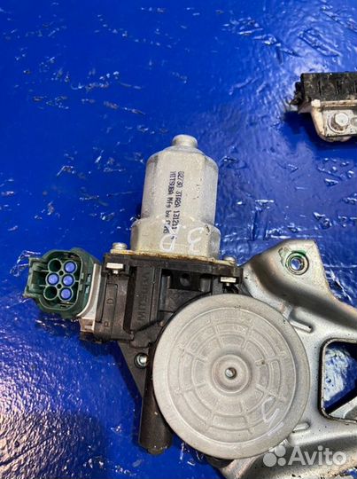 Стеклоподъемник задний правый Nissan Teana L33