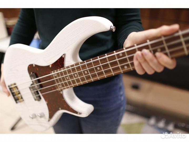 Aria 313-DR opwh - бас-гитара