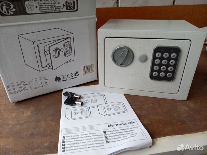 Сейф металлический