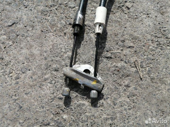 Трос ручного тормоза задний Ford Focus 2 седан