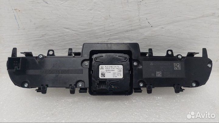 Блок кнопок управления мультимедиа с часами