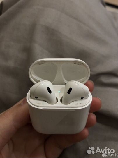 Беспроводные наушники apple airpods 1