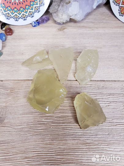 Кристаллы турмалина, аметиста, кварца, флюорита