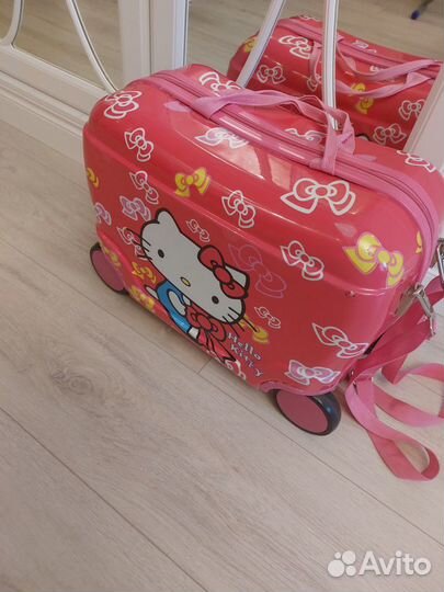 Детский чемодан каталка hello kitty