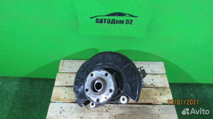 Кулак передний правый Volkswagen Passat B6