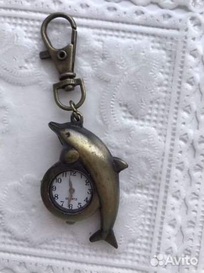 Часы настольные, брелок