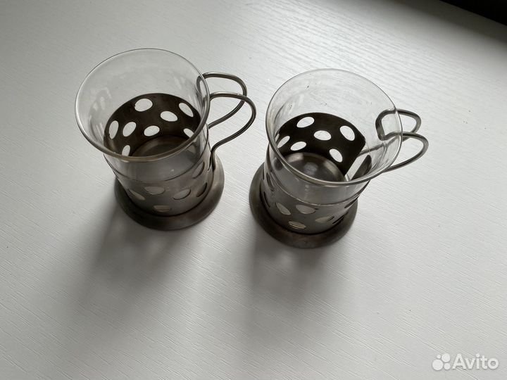 Две кружки с подстаканником