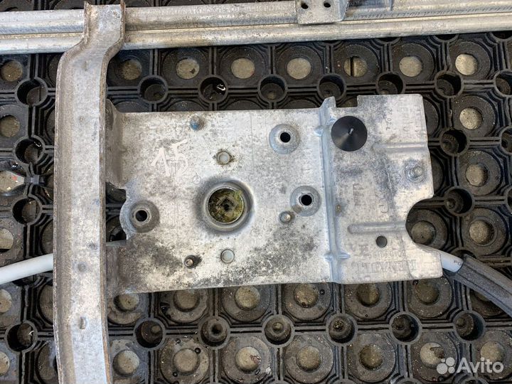 Стеклоподъемник левый Renault Premium