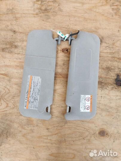 Солнцезащитный козырек Toyota Prius 2 NHW20