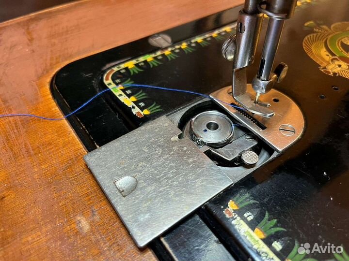 Швейная машинка zinger кабинетная