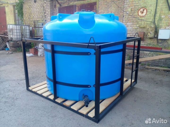 Ёмкость пластиковая в обрешетке