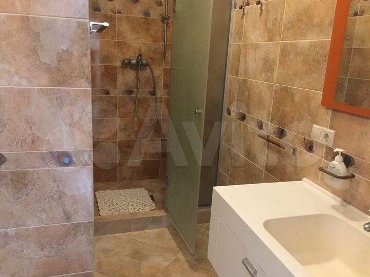 2-к. квартира, 90 м², 1/4 эт.