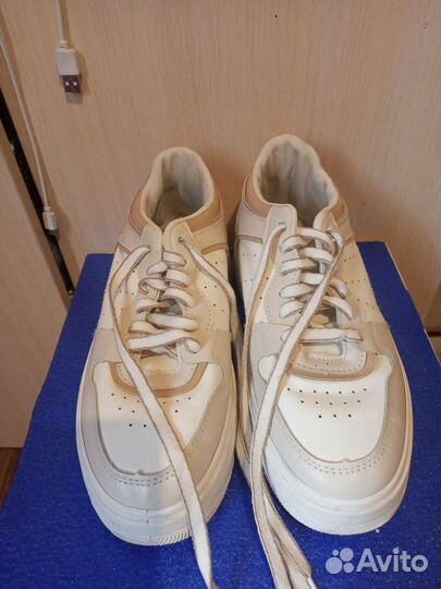 Кроссовки женские пакетом 37-38размер