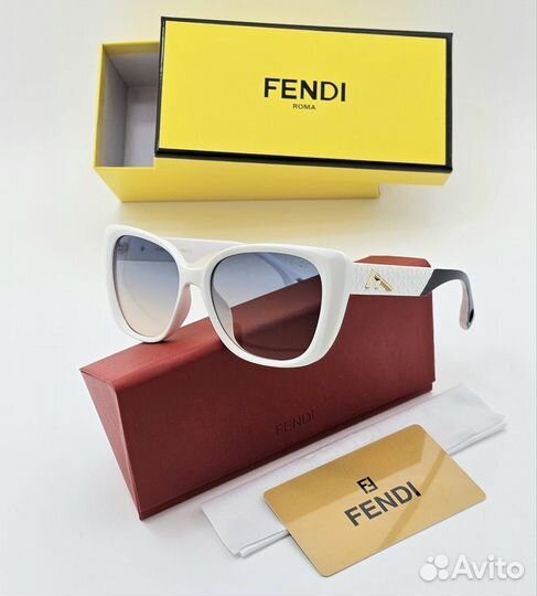 Солнцезащитные очки fendi