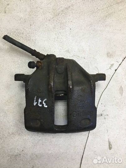 Суппорт тормозной передний правый Audi 100