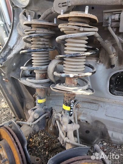 Передняя правая стойка Toyota Corolla e180