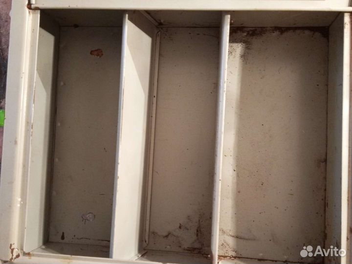 Шкафчик с зеркалом металл