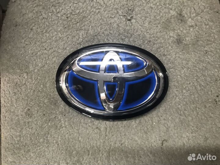 Эмблема под радар Toyota Sienna 2021. 2,5h