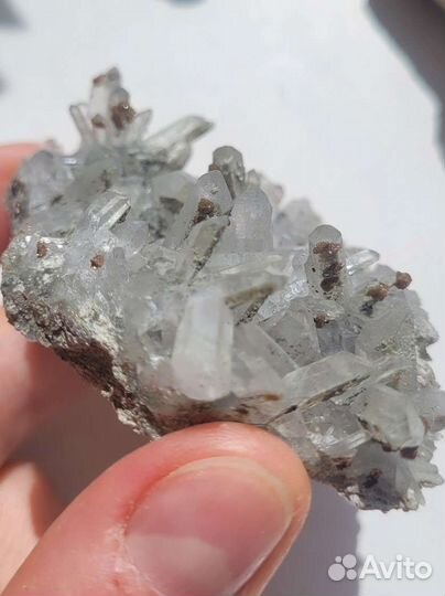 Горный хрусталь с блестящим кальцитом