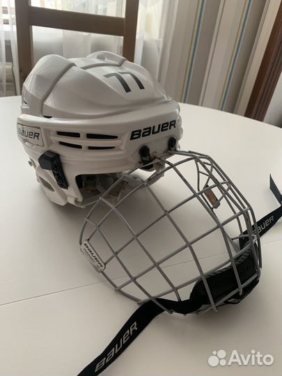 Хоккейный шлем