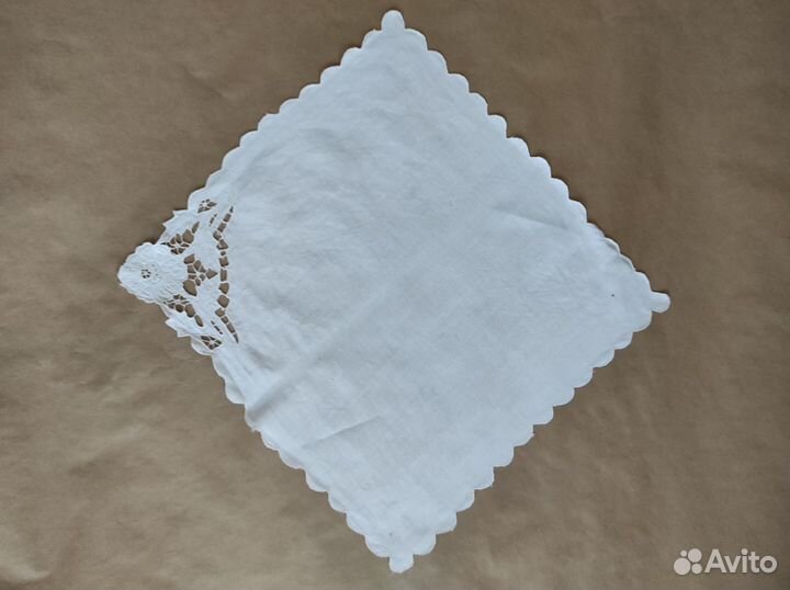 Старинные вышитые и вязанные салфетки-скатерти
