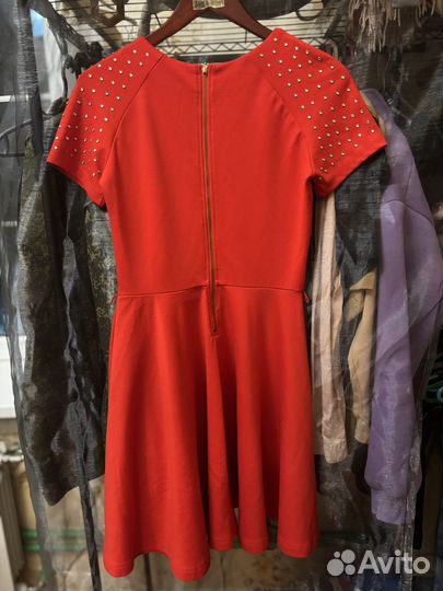 Красное платье