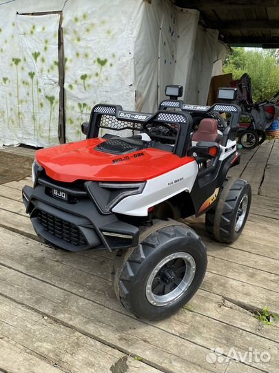 Детская машина на пульте управления