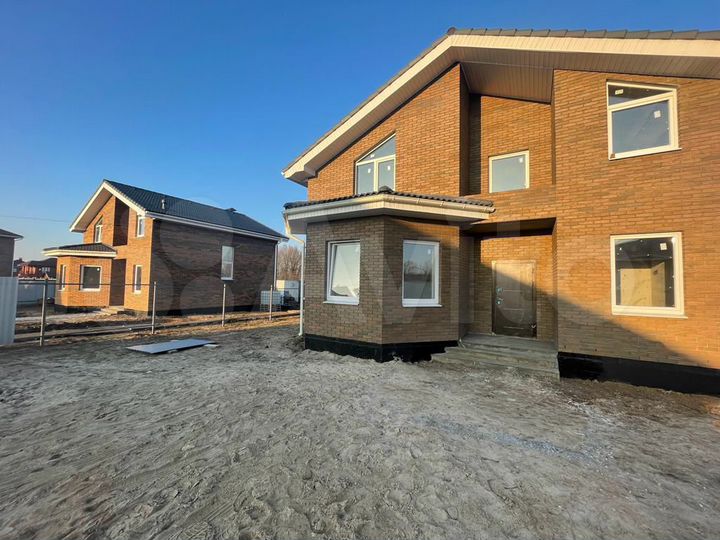 Коттедж 163 м² на участке 7 сот.