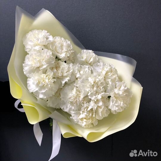 Доставка 46-10-00. Букет из 15 белых диантусов