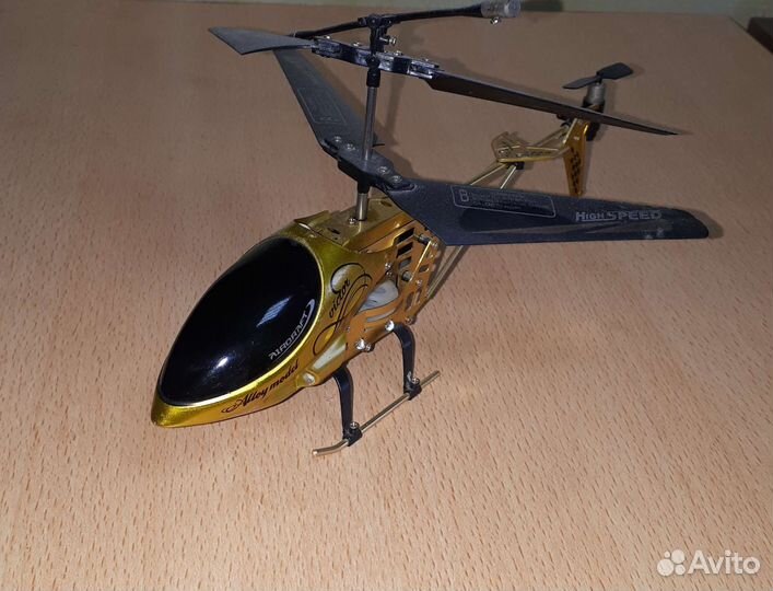 Вертолет на пульте управления