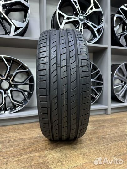 Roadstone N'Fera SU1 215/45 R17 91W