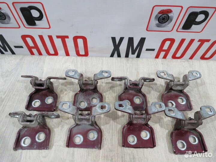 Петля двери LADA Largus