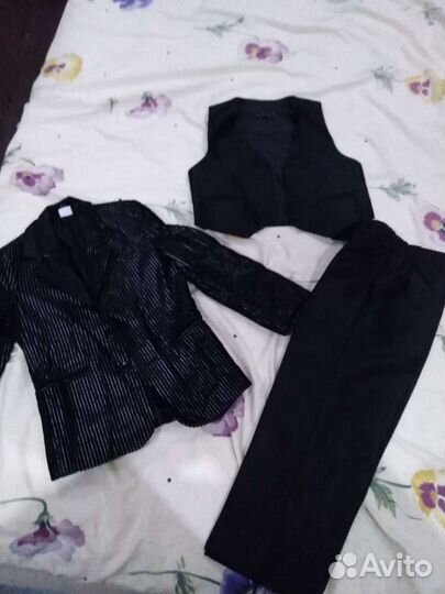 Костюм тройка