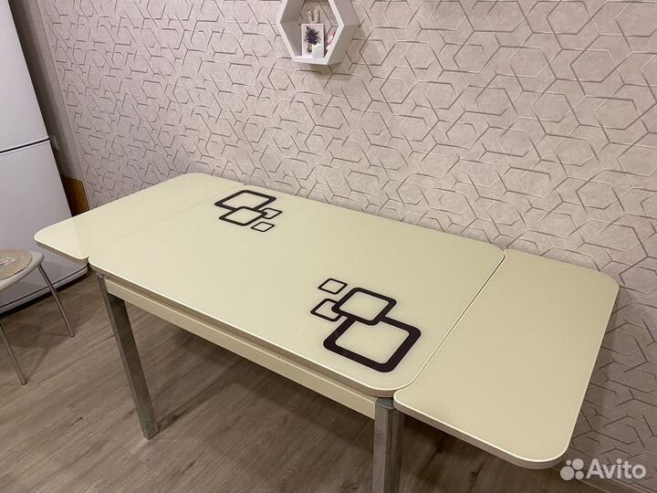 Кухонный стол стеклянный раскладной