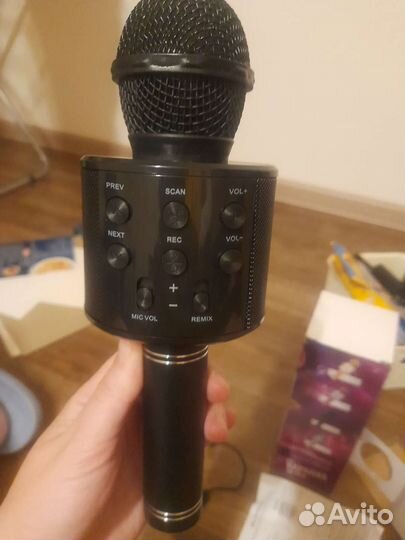 Караоке-колонка с микрофоном