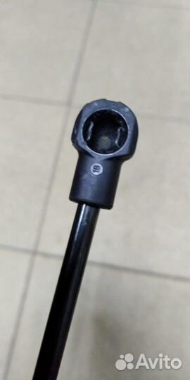 Амортизатор капота Вольво S 60 I