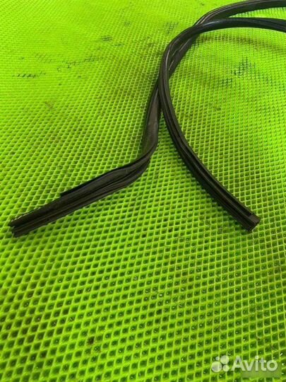 Уплотнитель двери задний левый Nissan Almera G15