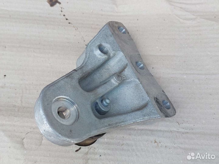 Кронштейн 6r0199185b