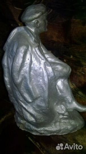 Скульптура В. И. Ленина