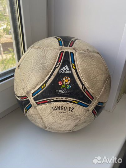 Футбольный мяч adidas tango 12
