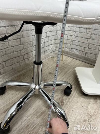 Стул для мастера со спинкой