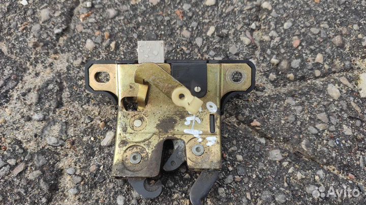 Замок крышки багажника ауди а3