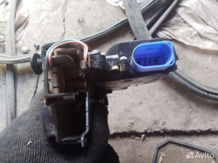 Замок двери Skoda Fabia 2 2007-2015