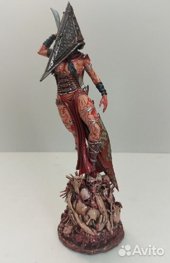 The Pyramid-headed Lady(Silent Hill) фигурка