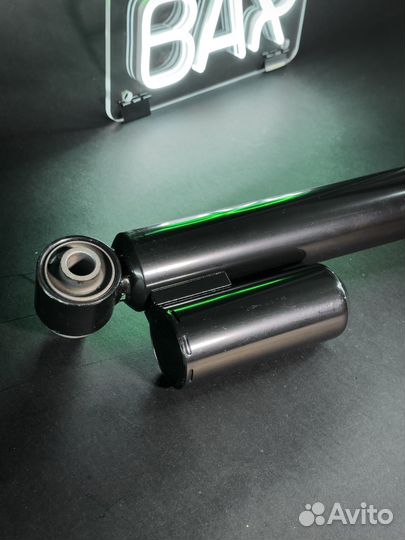 Задний правый амортизатор Range Rover L322 with VD