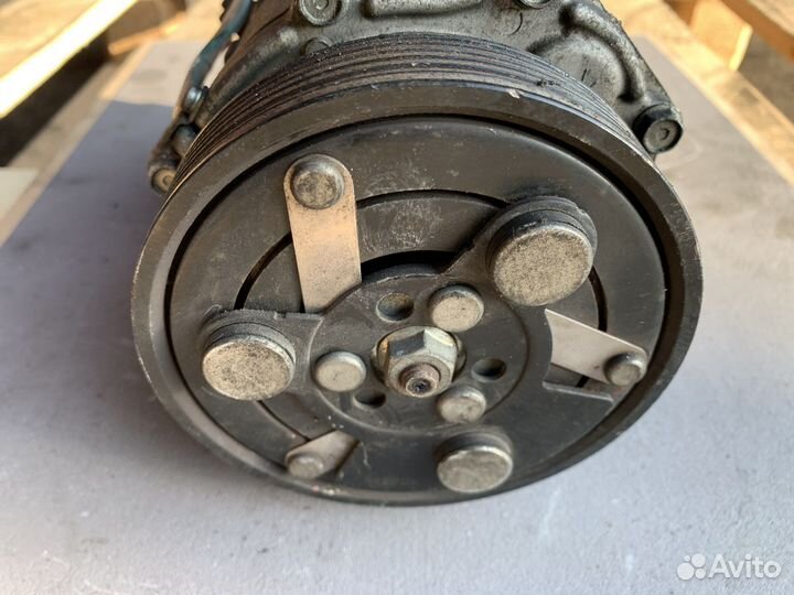 Компрессор кондиционера Volkswagen Transporter T5