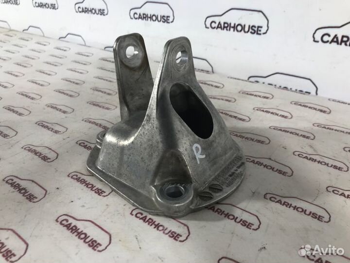 Кронштейн двигателя правый Porsche Cayenne 958