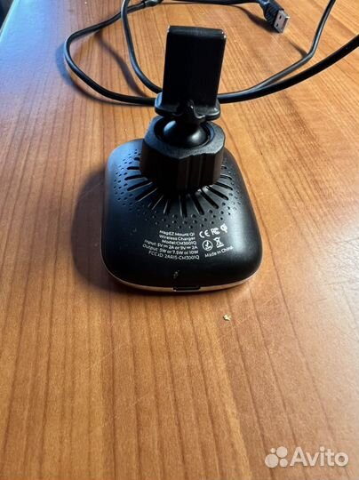 Pitaka Mount Qi держатель с беспроводной зарядкой