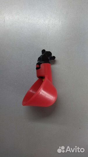 Автоматическая чашечная поилка для кур, цыплят